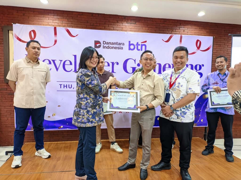 Penghargaan Dari BTN untuk Direktur Perusahaan ADA GRUP 